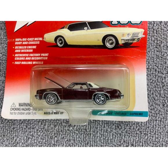 Johnny Lightning Super 70s Olds Cutlass Supreme Burgundy 1 64 Die Cast Car - Picture 4 of 4